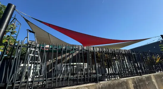 Voiles d'ombrage grandes longueurs à Laval