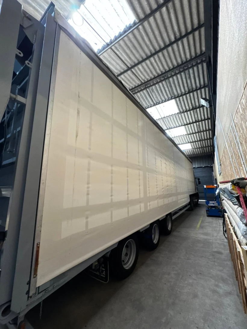 Sas Ltp Baches Fabrication De Bache A Fougeres Rideaux En 900gm² Sur Porte Engin Bache Sous Traitance Peinture 1 1